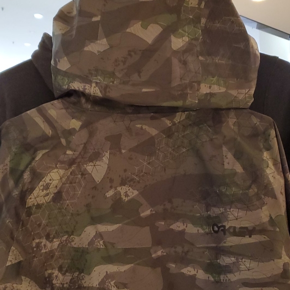 SOLD! Oakley NWT Shell Jacket 10K/ 2L Anorak - Picture 6 of 13